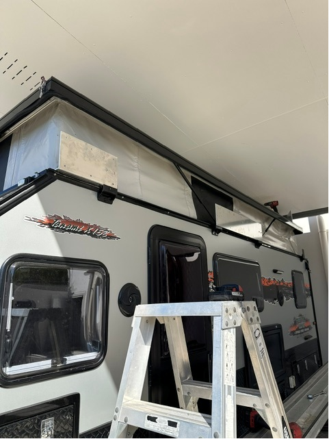 Shield X brackets for Hybrid campers (SET)