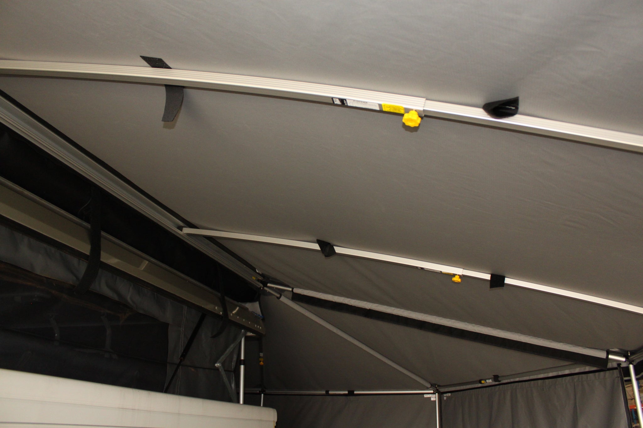 SALE CURVED ROOF RAFTER - WHITE - 40mm (275cm Open) – Supa Peg Australia